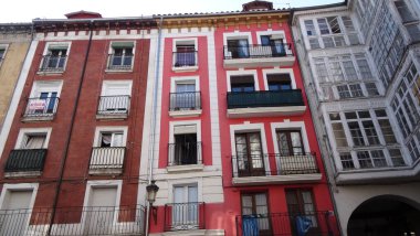 Brugos, Kastilya ve Leon toplumunda bir şehirdir. Büyüleyici katedrali, güzel panoramaları, antik caddeleri olan harika bir yer.