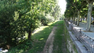 Brugos, Kastilya ve Leon toplumunda bir şehirdir. Büyüleyici katedrali, güzel panoramaları, antik caddeleri olan harika bir yer.
