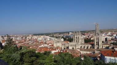 Brugos, Kastilya ve Leon toplumunda bir şehirdir. Büyüleyici katedrali, güzel panoramaları, antik caddeleri olan harika bir yer.