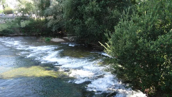 Brugos, Kastilya ve Leon toplumunda bir şehirdir. Büyüleyici katedrali, güzel panoramaları, antik caddeleri olan harika bir yer.