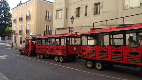 Brugos, Kastilya ve Leon toplumunda bir şehirdir. Büyüleyici katedrali, güzel panoramaları, antik caddeleri olan harika bir yer.