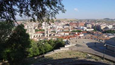 Brugos, Kastilya ve Leon toplumunda bir şehirdir. Büyüleyici katedrali, güzel panoramaları, antik caddeleri olan harika bir yer.
