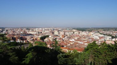 Brugos, Kastilya ve Leon toplumunda bir şehirdir. Büyüleyici katedrali, güzel panoramaları, antik caddeleri olan harika bir yer.