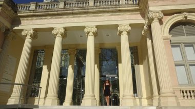 Madrid 'in muhteşem mimarisi. Park, saray ve İspanyol başkentinin sokakları adildir. Seyahat için harika bir yer.