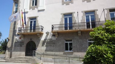 La Coruna Galiçya 'da bir şehirdir, çok sıradışı bir mimarisi vardır. Güzel sahil, muhteşem gezinti alanı ve tarihi turizm için çok güzel bir yer.