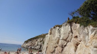 La Coruna Galiçya 'da bir şehirdir, çok sıradışı bir mimarisi vardır. Güzel sahil, muhteşem gezinti alanı ve tarihi turizm için çok güzel bir yer.