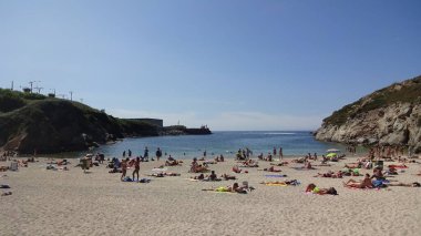 La Coruna Galiçya 'da bir şehirdir, çok sıradışı bir mimarisi vardır. Güzel sahil, muhteşem gezinti alanı ve tarihi turizm için çok güzel bir yer.