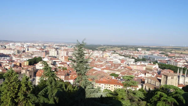 Brugos, Kastilya ve Leon toplumunda bir şehirdir. Büyüleyici katedrali, güzel panoramaları, antik caddeleri olan harika bir yer.