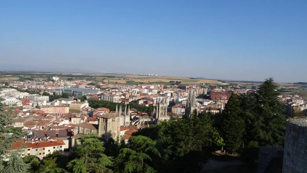 Brugos, Kastilya ve Leon toplumunda bir şehirdir. Büyüleyici katedrali, güzel panoramaları, antik caddeleri olan harika bir yer.
