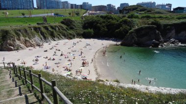 La Coruna Galiçya 'da bir şehirdir, çok sıradışı bir mimarisi vardır. Güzel sahil, muhteşem gezinti alanı ve tarihi turizm için çok güzel bir yer.