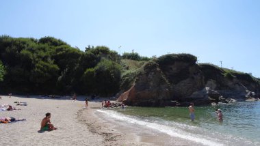 La Coruna Galiçya 'da bir şehirdir, çok sıradışı bir mimarisi vardır. Güzel sahil, muhteşem gezinti alanı ve tarihi turizm için çok güzel bir yer.