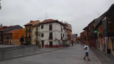 Leon 'un mimarisi. Kastilya ve Leon bölgesinde çarpıcı bir yer. Binalar, sokaklar ve katedraller, elbette.