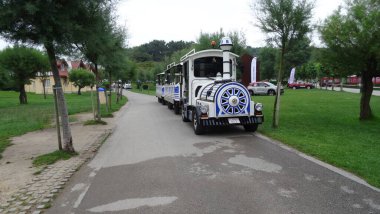 Santander 'in mimarisi ve doğası. Şaşırtıcı kuzey İspanya, dalgalar, deniz aslanları, uçurumlar ve harika plajlar. Alışılmadık binalar ve La Magdalena Yarımadası