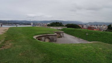Hijon her zaman bir şeylerin olduğu bir şehirdir. Asturias bölgesindeki okyanus kıyısında çarpıcı bir yer. İspanyol kuzeyi