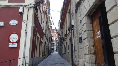 Hijon her zaman bir şeylerin olduğu bir şehirdir. Asturias bölgesindeki okyanus kıyısında çarpıcı bir yer. İspanyol kuzeyi