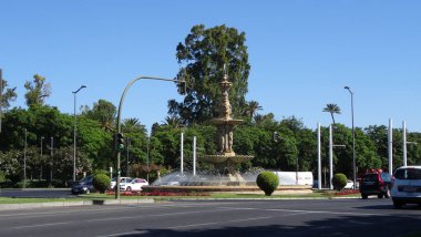 Seville, İspanya 'nın Endülüs şehrinde çarpıcı bir şehirdir.