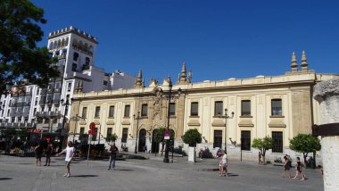 Seville, İspanya 'nın Endülüs şehrinde çarpıcı bir şehirdir.