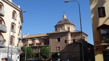 Murcia İspanya 'nın merkezinde çok huzurlu ve güzel bir şehirdir. Tarihi turizm için oldukça büyük ve harikadır.