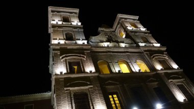 Murcia İspanya 'nın merkezinde çok huzurlu ve güzel bir şehirdir. Tarihi turizm için oldukça büyük ve harikadır.