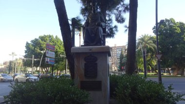 Murcia İspanya 'nın merkezinde çok huzurlu ve güzel bir şehirdir. Tarihi turizm için oldukça büyük ve harikadır.