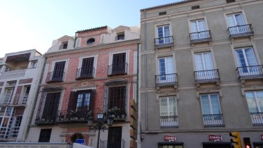 Endülüs Özerk Topluluğu, Malaga şehri, İspanyol gelenekleri ve harika sokaklar. Antik binaların arasında yürümek ve muhteşem katedrale doğru bir yürüyüş.