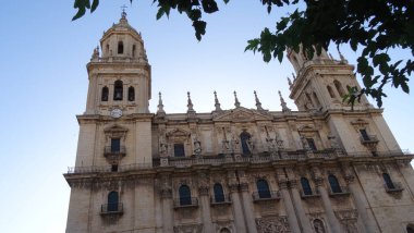 Jaen şehri İspanya 'nın güneyinde yer almaktadır. Bir sürü eski bina, güzel caddeler, ilginç mimari....