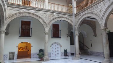 Jaen şehri İspanya 'nın güneyinde yer almaktadır. Bir sürü eski bina, güzel caddeler, ilginç mimari....