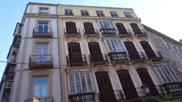 Endülüs Özerk Topluluğu, Malaga şehri, İspanyol gelenekleri ve harika sokaklar. Antik binaların arasında yürümek ve muhteşem katedrale doğru bir yürüyüş.