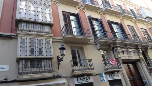 Endülüs Özerk Topluluğu, Malaga şehri, İspanyol gelenekleri ve harika sokaklar. Antik binaların arasında yürümek ve muhteşem katedrale doğru bir yürüyüş.