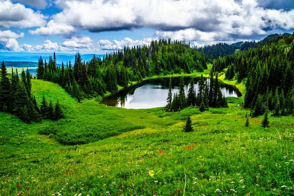 Tod Lake near the top of Tod Mountain in the Shuswap Highlands of British Columbia, Canada — Stock Photo, Image