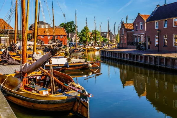 Geleneksel Hollanda Botter balıkçı tekneleri liman Spakenburg-Bunschoten içinde