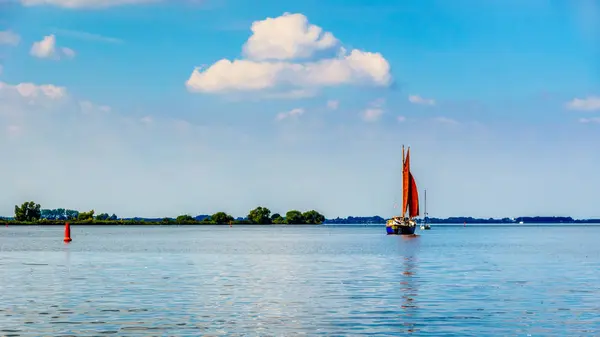 Seilbåt på Veluwe-sjøen i Nederland – stockfoto