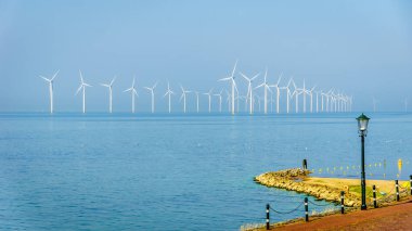İç deniz rüzgar çiftliği tarihi balıkçı köyü Urk görülen Ijselmeer adlı