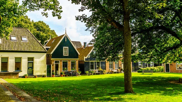 Historische architectuur in de stad van Middenbeemster in de Beemster Polder in Nederland — Stockfoto