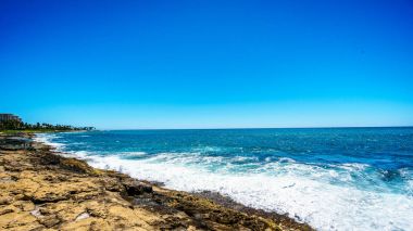 Ko Olina Hawaii Oahu Adası kıyı tarihinde Pasifik Okyanusu dalgaları