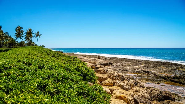 Skalnaté pobřeží ostrova Oahu na rekreační oblast Ko Olina v Ostrově Havaj státu v Tichém oceánu — Stock fotografie