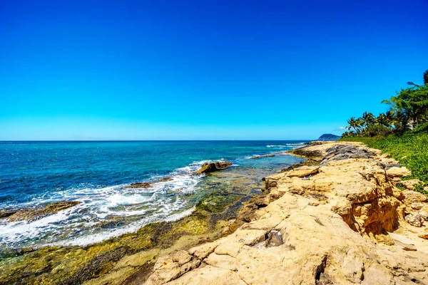 Vlny Tichého oceánu na pobřeží Ko Olina na ostrově Oahu na Havaji — Stock fotografie