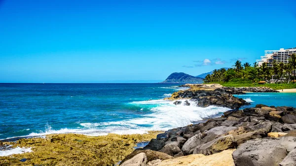 Vlny Tichého oceánu na pobřeží Ko Olina na ostrově Oahu na Havaji — Stock fotografie