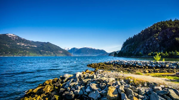 Howe Sound along the Sea to Sky Highway on route to Squamish, British Columbia — Stock Photo, Image