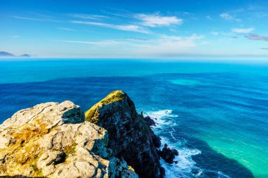 Cape Point, Cape iyi umut doğa rezerv Güney ucunda Cape Yarımadası'nın engebeli ve dik kayalıklarla