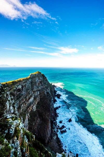 Cape Point, Cape iyi umut doğa rezerv Güney ucunda Cape Yarımadası'nın engebeli ve dik kayalıklarla