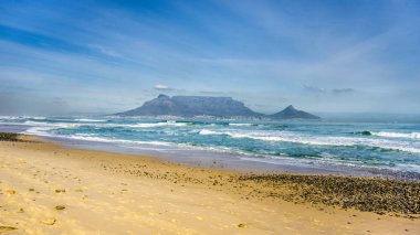 Sabah erken görünümü Table Mountain ve Cape Town