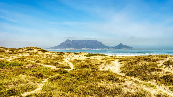 Ranní pohled z Kapského města a Stolové hory — Stock fotografie