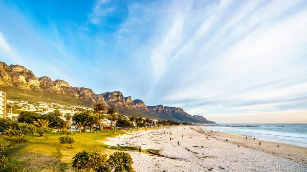 Camps Bay beach near Cape Town South Africa with the Twelve Apostles in the background — Stock Photo, Image