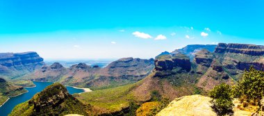 Blyde Rivier Poorts Barajı üç Rondavels ve Blyde River Canyon Mpumalanga Province, Güney Afrika için Panorama rota boyunca Highveld çevreleyen dağlarda
