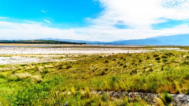 Son derece Theewaterkloof baraj veya Twk Barajı geniş kuraklık nedeniyle su seviyesi düşük. Baraj Su temini için Cape Town alan için büyük bir rezervuar olduğunu