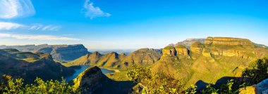 Panorama rotasındaki Mpumalanga Province, Güney Afrika için bir günbatımı üzerinde Blyde Caniyon baraj ve üç Rondavels, Blyde River Kanyonu doğa rezerv Panorama görünüm