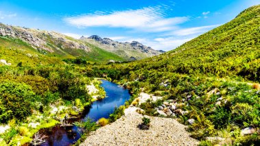 Geçiş, Detoitsriver pass Güney sonunda Franschhoek pass. Franschhoek şehirleri ve Villiersdorp içinde Güney Afrika'nın Batı Cape Eyaleti arasında geçişi çalışır