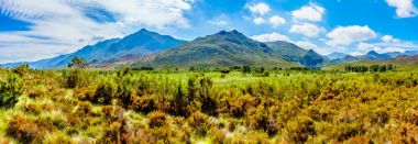 Wemmershoek ve Franschhoek dağ aralıkları içinde Güney Afrika'nın Batı Cape province doğru seyir Theewaterkloofdam, yanında belgili tanımlık Franschhoek geçmek Güney ucunda görünümünden Panorama