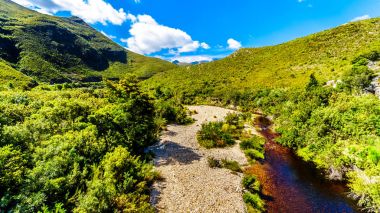 Geçiş, Detoitsriver pass Güney sonunda Franschhoek pass. Franschhoek şehirleri ve Villiersdorp içinde Güney Afrika'nın Batı Cape Eyaleti arasında geçişi çalışır